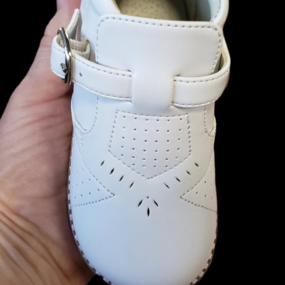 Girls White Shoes - Picture 2 of 7